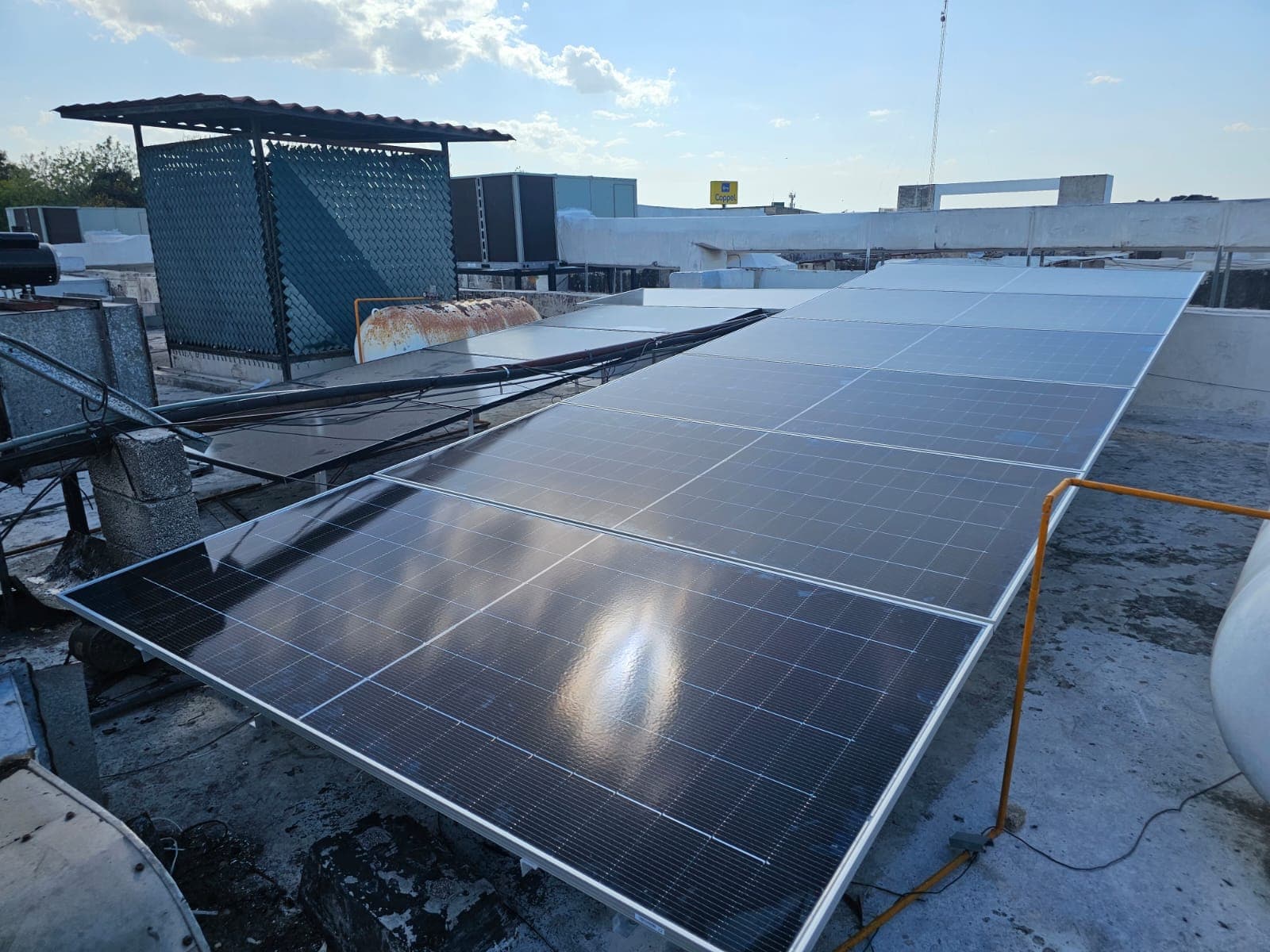 Instalación de Paneles Solares — Restaurante Leo